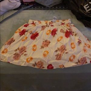 Floral skirt with pockets